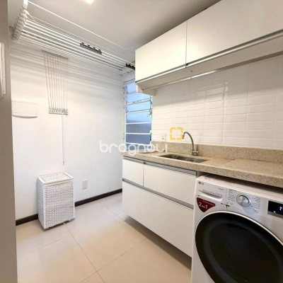 Casa com 145m², 3 quartos (sendo 3 suítes), 2 garagens, no bairro Campeche em Florianópolis