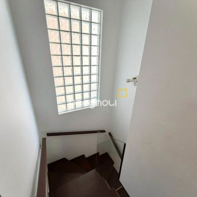 Casa com 145m², 3 quartos (sendo 3 suítes), 2 garagens, no bairro Campeche em Florianópolis