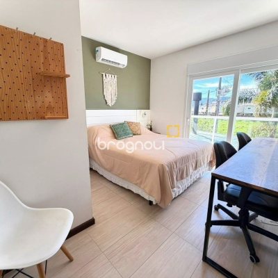 Casa com 145m², 3 quartos (sendo 3 suítes), 2 garagens, no bairro Campeche em Florianópolis