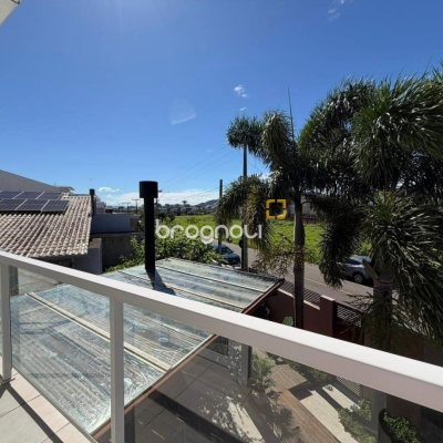 Casa com 145m², 3 quartos (sendo 3 suítes), 2 garagens, no bairro Campeche em Florianópolis
