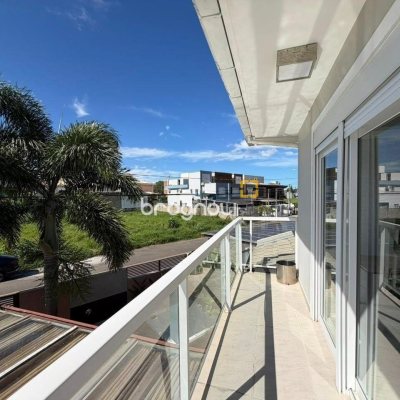 Casa com 145m², 3 quartos (sendo 3 suítes), 2 garagens, no bairro Campeche em Florianópolis