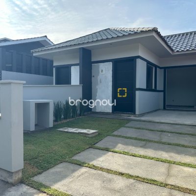 Casa com 50m², 2 quartos, 2 garagens, no bairro Forquilhas em São José