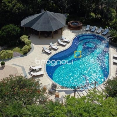 Casa com 1000m², 6 quartos (sendo 6 suítes), no bairro Ratones em Florianópolis