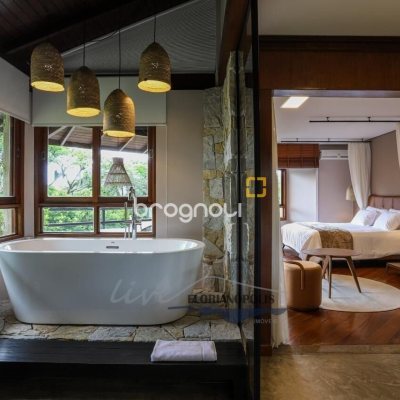 Casa com 1000m², 6 quartos (sendo 6 suítes), no bairro Ratones em Florianópolis