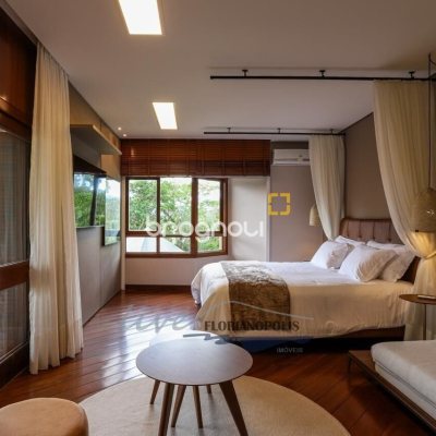 Casa com 1000m², 6 quartos (sendo 6 suítes), no bairro Ratones em Florianópolis