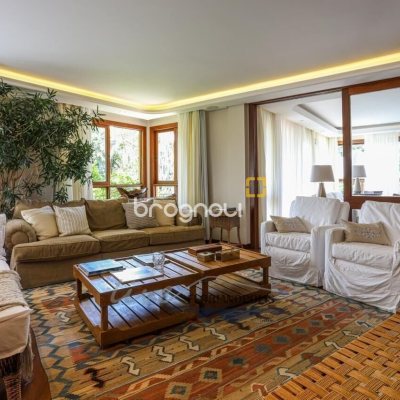 Casa com 1000m², 6 quartos (sendo 6 suítes), no bairro Ratones em Florianópolis