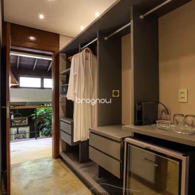 Casa com 1000m², 6 quartos (sendo 6 suítes), no bairro Ratones em Florianópolis