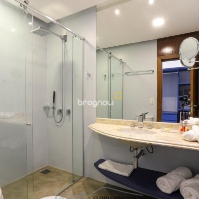 Casa com 1000m², 6 quartos (sendo 6 suítes), no bairro Ratones em Florianópolis