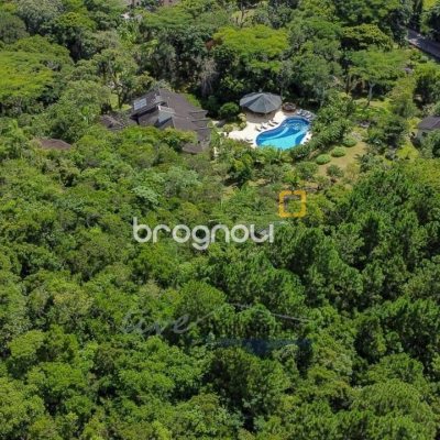 Casa com 1000m², 6 quartos (sendo 6 suítes), no bairro Ratones em Florianópolis