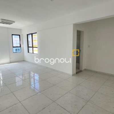 Sala com 34m², 1 garagem, no bairro Trindade em Florianópolis