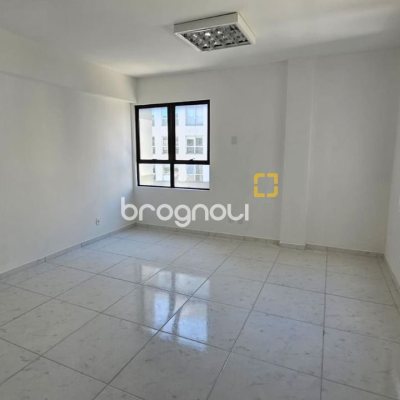 Sala com 26m², 1 garagem, no bairro Trindade em Florianópolis