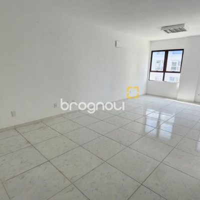 Sala com 26m², 1 garagem, no bairro Trindade em Florianópolis