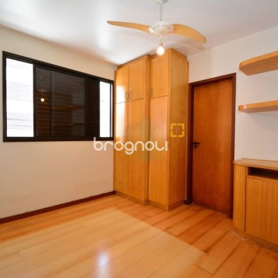Apartamento com 128m², 3 quartos (sendo 3 suítes), 2 garagens, no bairro Centro em Florianópolis