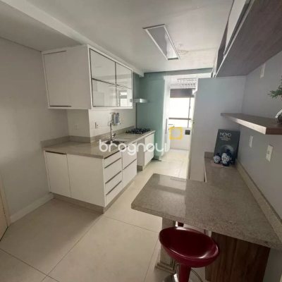 Apartamento com 128m², 3 quartos (sendo 3 suítes), 2 garagens, no bairro Centro em Florianópolis