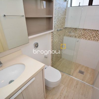 Apartamento com 128m², 3 quartos (sendo 3 suítes), 2 garagens, no bairro Centro em Florianópolis