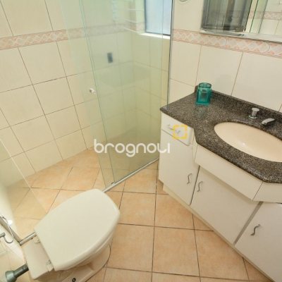 Apartamento com 128m², 3 quartos (sendo 3 suítes), 2 garagens, no bairro Centro em Florianópolis