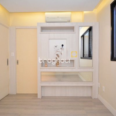 Apartamento com 128m², 3 quartos (sendo 3 suítes), 2 garagens, no bairro Centro em Florianópolis