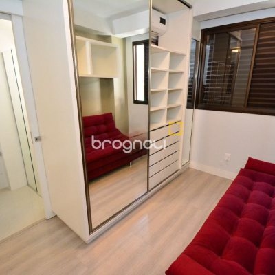 Apartamento com 128m², 3 quartos (sendo 3 suítes), 2 garagens, no bairro Centro em Florianópolis