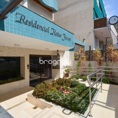 Apartamento com 128m², 3 quartos (sendo 3 suítes), 2 garagens, no bairro Centro em Florianópolis