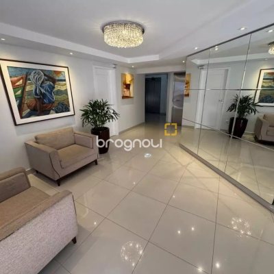 Apartamento com 128m², 3 quartos (sendo 3 suítes), 2 garagens, no bairro Centro em Florianópolis