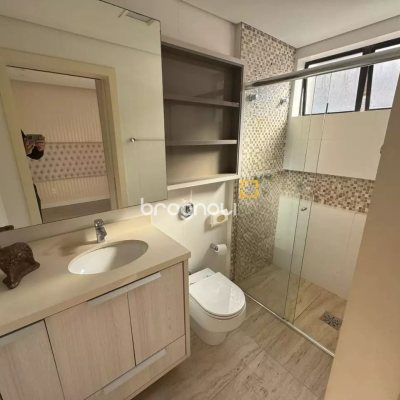 Apartamento com 128m², 3 quartos (sendo 3 suítes), 2 garagens, no bairro Centro em Florianópolis