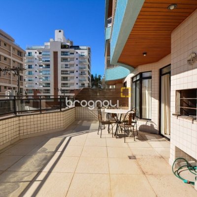 Apartamento com 128m², 3 quartos (sendo 3 suítes), 2 garagens, no bairro Centro em Florianópolis