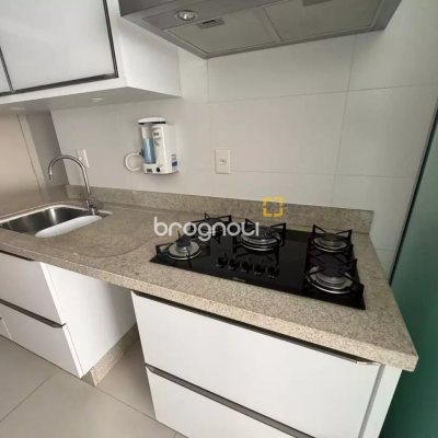 Apartamento com 128m², 3 quartos (sendo 3 suítes), 2 garagens, no bairro Centro em Florianópolis
