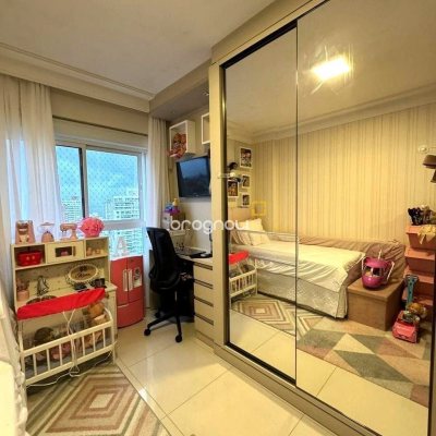 Apartamento com 110m², 3 quartos (sendo 1 suíte), 2 garagens, no bairro Agronômica em Florianópolis