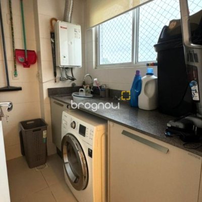 Apartamento com 110m², 3 quartos (sendo 1 suíte), 2 garagens, no bairro Agronômica em Florianópolis