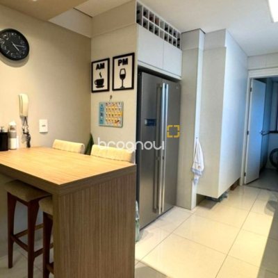 Apartamento com 110m², 3 quartos (sendo 1 suíte), 2 garagens, no bairro Agronômica em Florianópolis