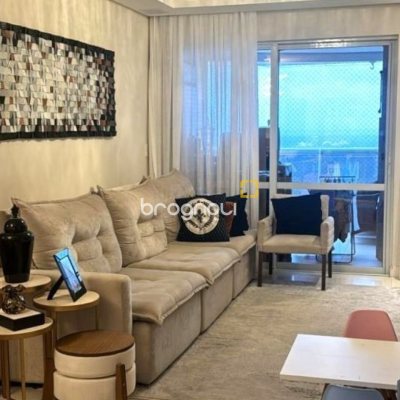 Apartamento com 110m², 3 quartos (sendo 1 suíte), 2 garagens, no bairro Agronômica em Florianópolis