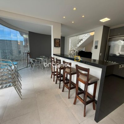 Casa com 292m², 3 quartos (sendo 1 suíte), 3 garagens, no bairro Pedra Branca em Palhoça