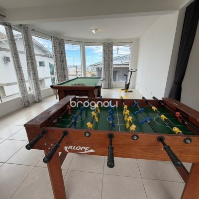 Casa com 292m², 3 quartos (sendo 1 suíte), 3 garagens, no bairro Pedra Branca em Palhoça