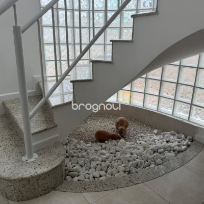 Casa com 292m², 3 quartos (sendo 1 suíte), 3 garagens, no bairro Pedra Branca em Palhoça
