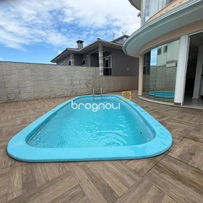Casa com 292m², 3 quartos (sendo 1 suíte), 3 garagens, no bairro Pedra Branca em Palhoça