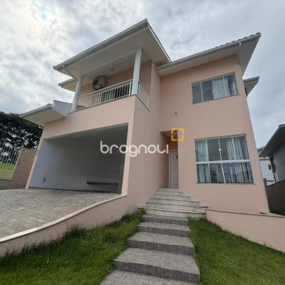 Casa com 292m², 3 quartos (sendo 1 suíte), 3 garagens, no bairro Pedra Branca em Palhoça