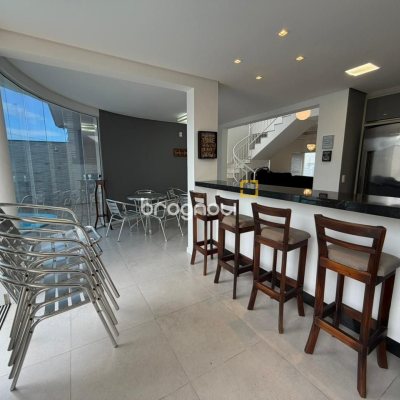 Casa com 292m², 3 quartos (sendo 1 suíte), 3 garagens, no bairro Pedra Branca em Palhoça