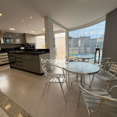 Casa com 292m², 3 quartos (sendo 1 suíte), 3 garagens, no bairro Pedra Branca em Palhoça