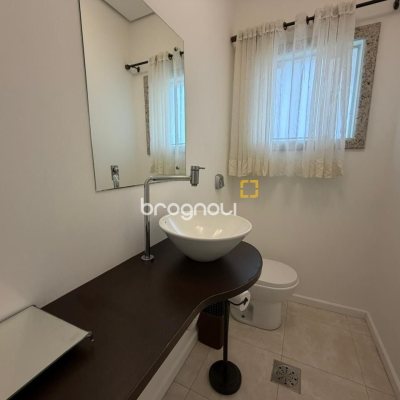 Casa com 292m², 3 quartos (sendo 1 suíte), 3 garagens, no bairro Pedra Branca em Palhoça