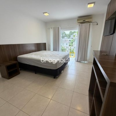 Casa com 292m², 3 quartos (sendo 1 suíte), 3 garagens, no bairro Pedra Branca em Palhoça