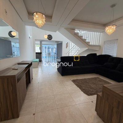Casa com 292m², 3 quartos (sendo 1 suíte), 3 garagens, no bairro Pedra Branca em Palhoça