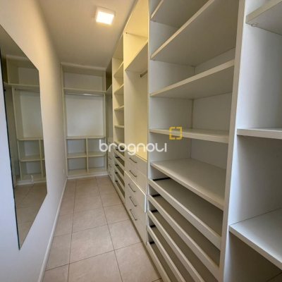 Casa com 292m², 3 quartos (sendo 1 suíte), 3 garagens, no bairro Pedra Branca em Palhoça