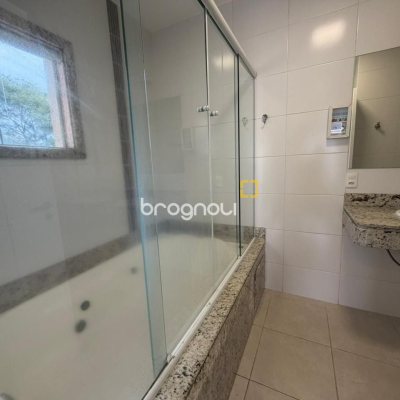 Casa com 292m², 3 quartos (sendo 1 suíte), 3 garagens, no bairro Pedra Branca em Palhoça