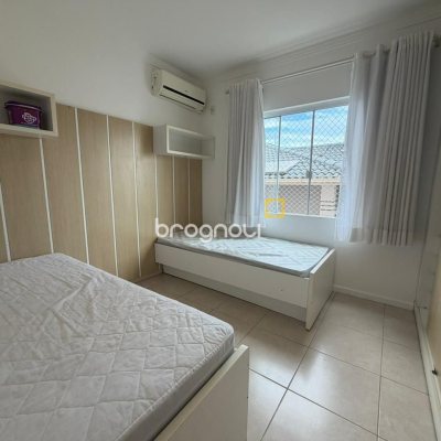 Casa com 292m², 3 quartos (sendo 1 suíte), 3 garagens, no bairro Pedra Branca em Palhoça