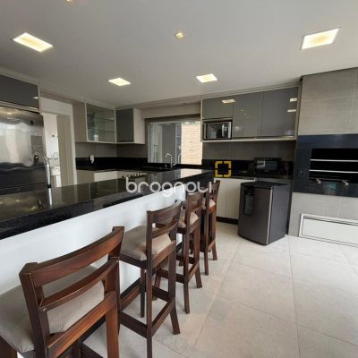 Casa com 292m², 3 quartos (sendo 1 suíte), 3 garagens, no bairro Pedra Branca em Palhoça