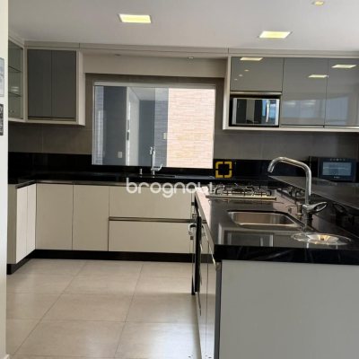 Casa com 292m², 3 quartos (sendo 1 suíte), 3 garagens, no bairro Pedra Branca em Palhoça