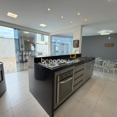 Casa com 292m², 3 quartos (sendo 1 suíte), 3 garagens, no bairro Pedra Branca em Palhoça