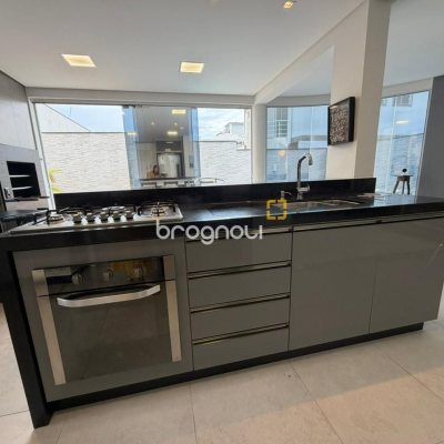 Casa com 292m², 3 quartos (sendo 1 suíte), 3 garagens, no bairro Pedra Branca em Palhoça