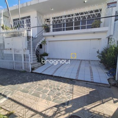 Casa com 263m², 5 quartos (sendo 3 suítes), 3 garagens, no bairro Itaguaçu em Florianópolis
