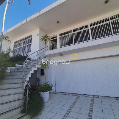Casa com 263m², 5 quartos (sendo 3 suítes), 3 garagens, no bairro Itaguaçu em Florianópolis